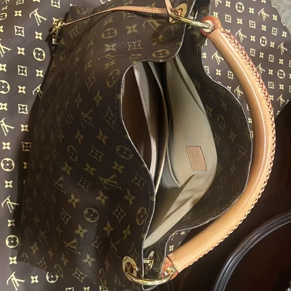 LOUIS VUITTON Monogram Artsy MM. - Picture 2 of 8